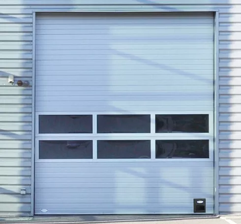 Секционные ворота Doorhan со стеклом