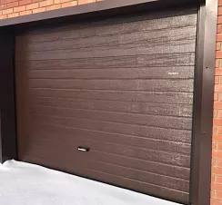 Гаражные ворота DoorHan коричневого цвета